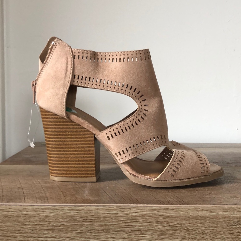 Quips rose blush suede open toe sandals